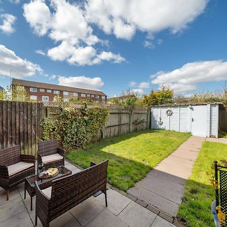 Stylish 3 Bed House, Large Garden, Parking, Wifi - Esho Stays Coventry Dış mekan fotoğraf