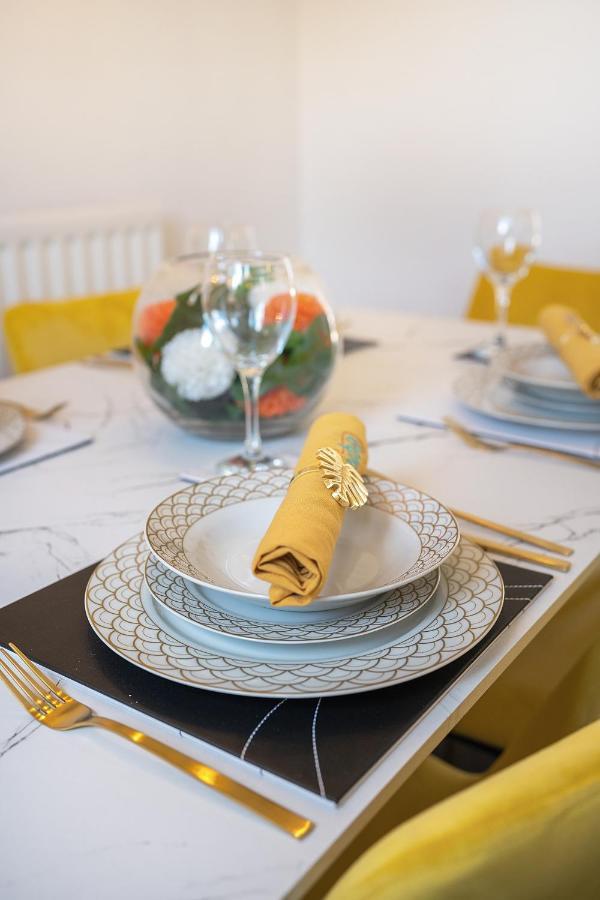 Stylish 3 Bed House, Large Garden, Parking, Wifi - Esho Stays Coventry Dış mekan fotoğraf